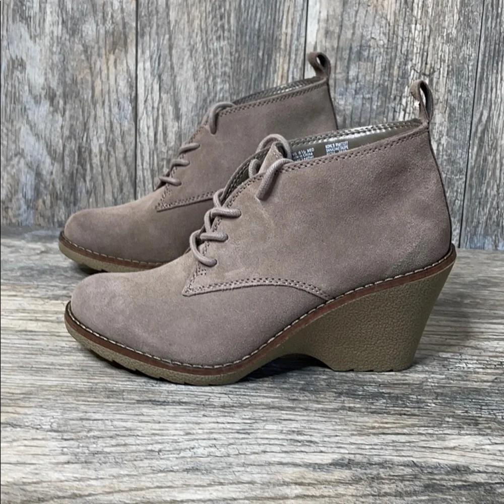 Sonoma suede platform 6.5 med